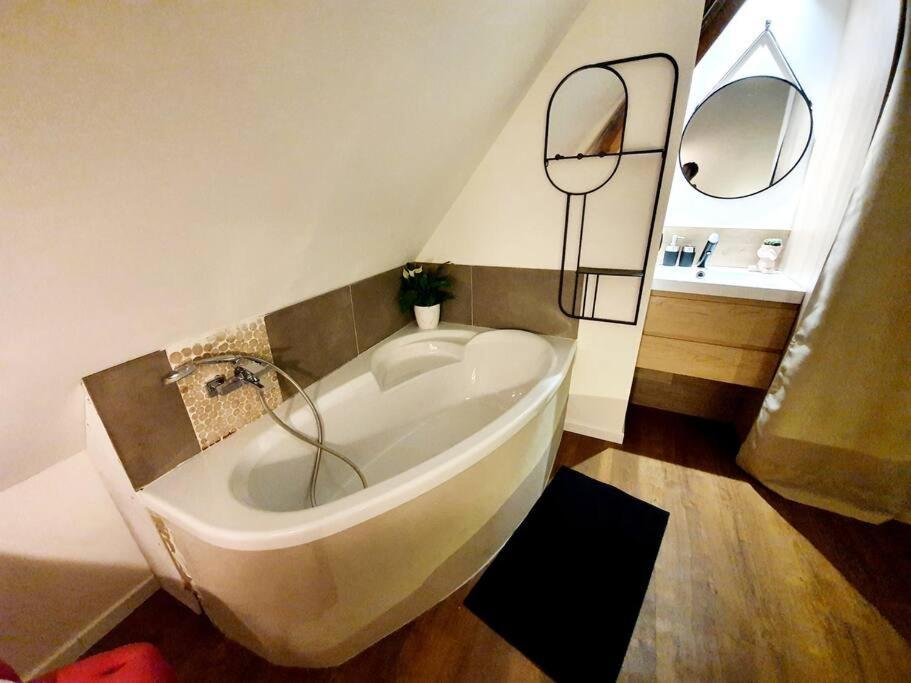 Ferienwohnung La Tour Du Bois Fleuri Colmar Exterior foto